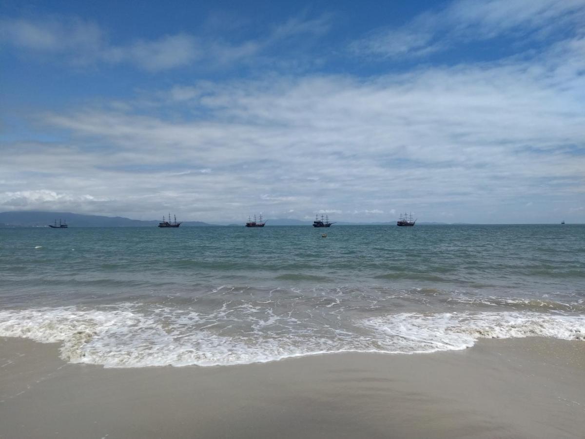 Apto Na De 1 Com Vista Pro Mar A Poucos Passos Da Areia Apartamento